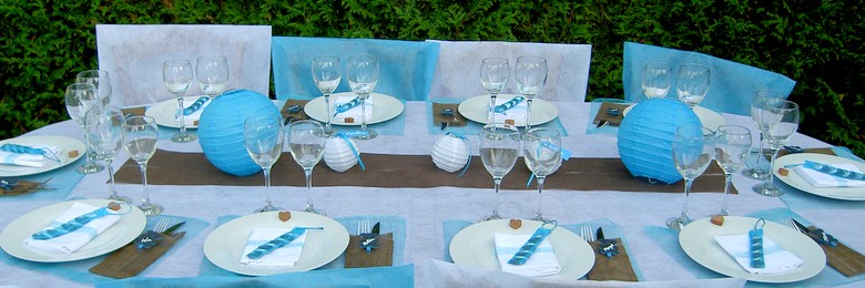 idees de decoration de table bapteme garçon en turquoise et chocolat.